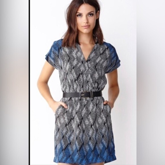 Black white and blue abstract print notched V-neck dress with pockets size XS - Picture 5 of 10